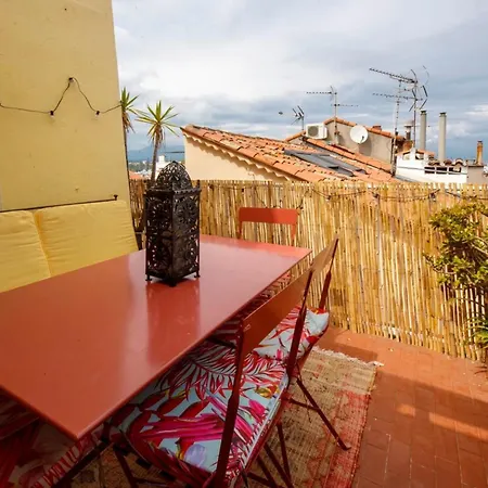 06m - Old Beautiful Duplex Terrace With Sea View شقة *