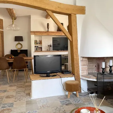 06m - Old Beautiful Duplex Terrace With Sea View شقة