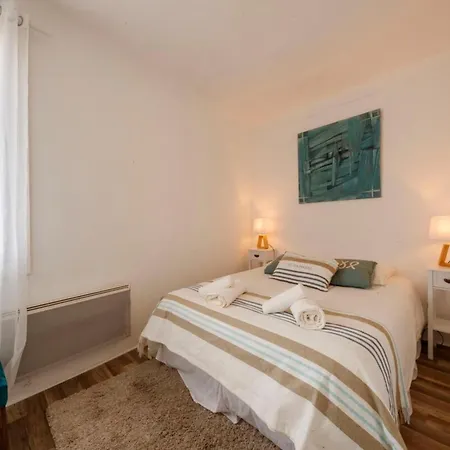 شقة 06m - Old Beautiful Duplex Terrace With Sea View *