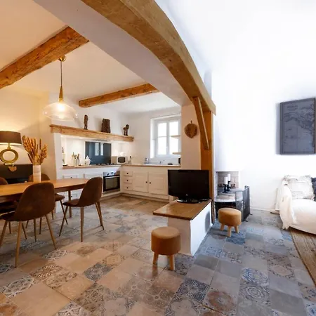 06m - Old Beautiful Duplex Terrace With Sea View * أنتيب