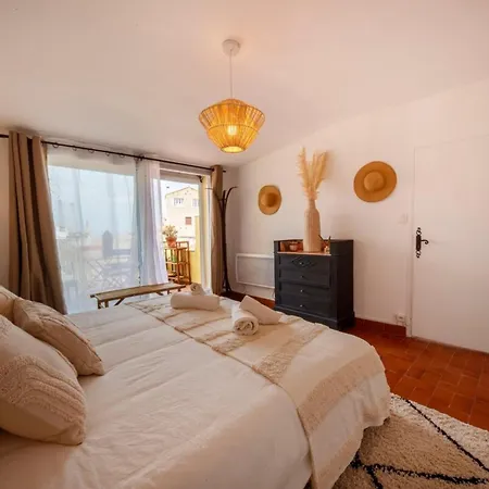 Апартаменти 06m - Old Beautiful Duplex Terrace With Sea View