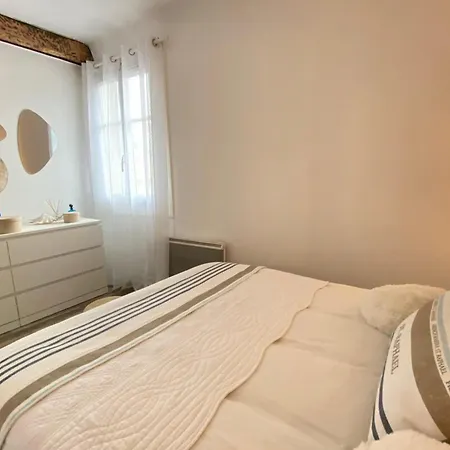 Апартаменти 06m - Old Beautiful Duplex Terrace With Sea View