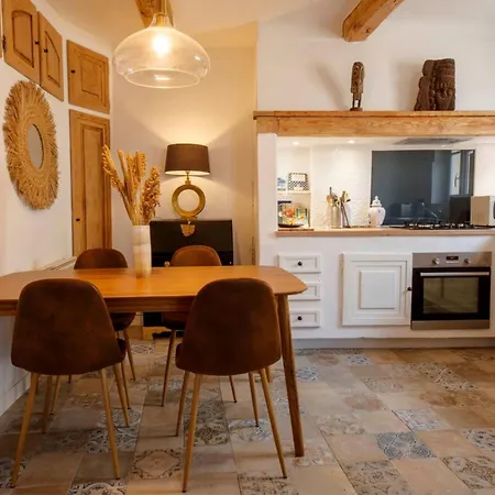 06m - Old Beautiful Duplex Terrace With Sea View Апартаменти Антіб