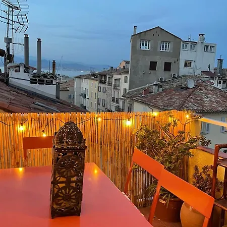 06m - Old Beautiful Duplex Terrace With Sea View Lägenhet