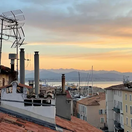 06m - Old Beautiful Duplex Terrace With Sea View Апартаменти *